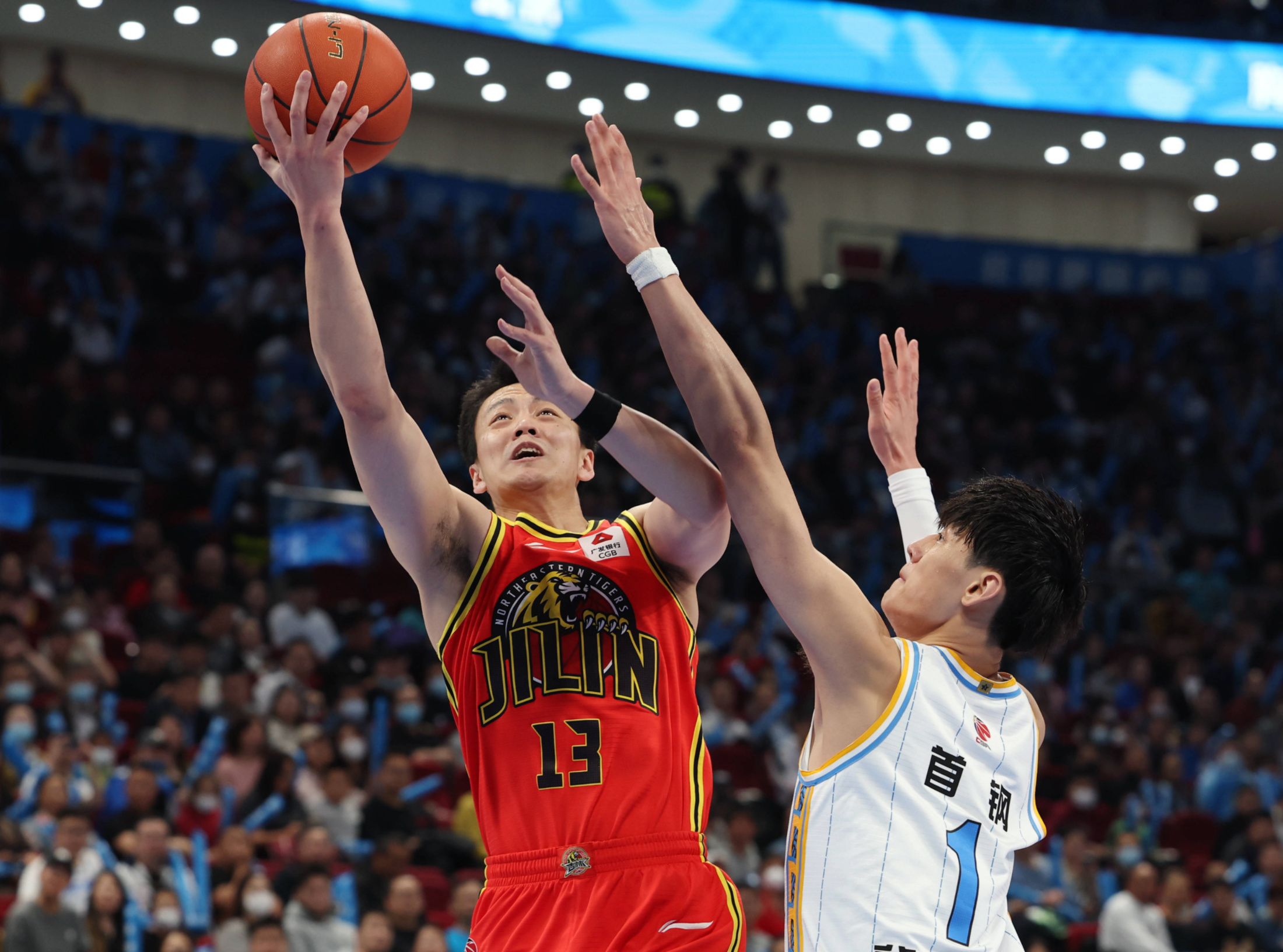 赛地聚焦——NBA总决赛赛后热度飙升，北京首钢调整名单，震撼外界，临场指挥获称赞的简单介绍